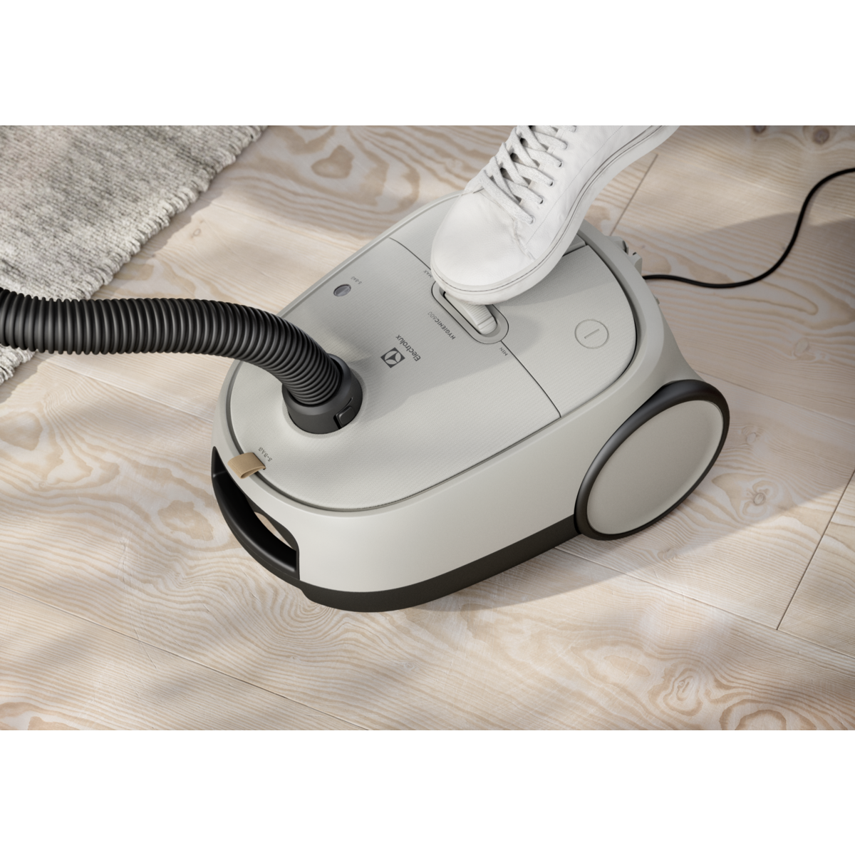 Electrolux - Sáčkový vysavač - EB61H6SW