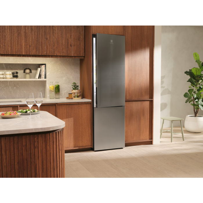 Electrolux - Volně stojící chladničky s mrazákem - LNT8MC36X