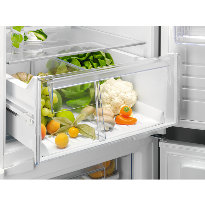 Electrolux - Vestavné chladničky s mrazákem - LNS8FF19S