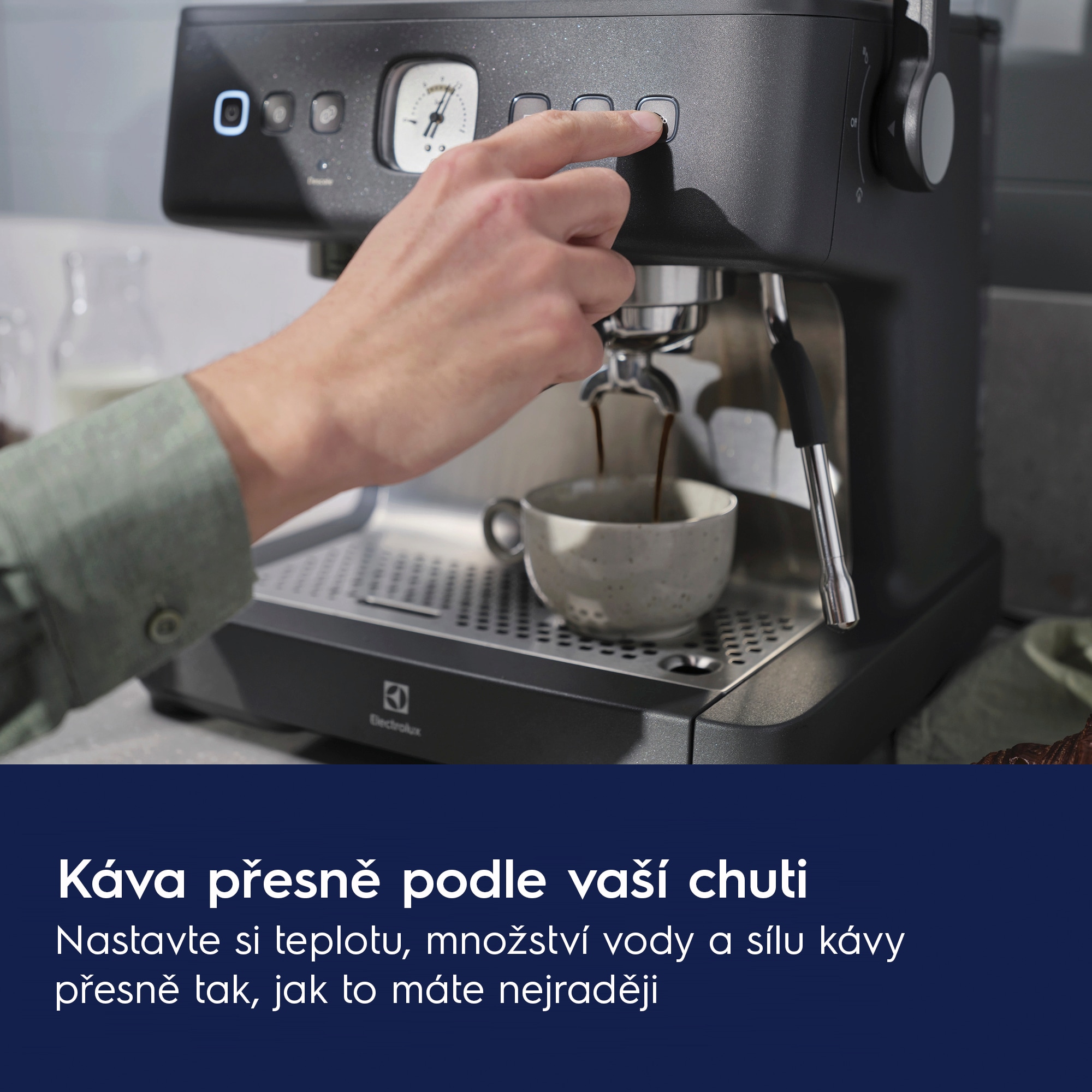 Electrolux - Kávovar - E8EC1-8BP