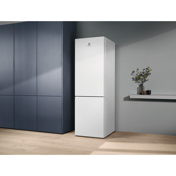 Electrolux - Volně stojící chladničky s mrazákem - LNT5MF32W0