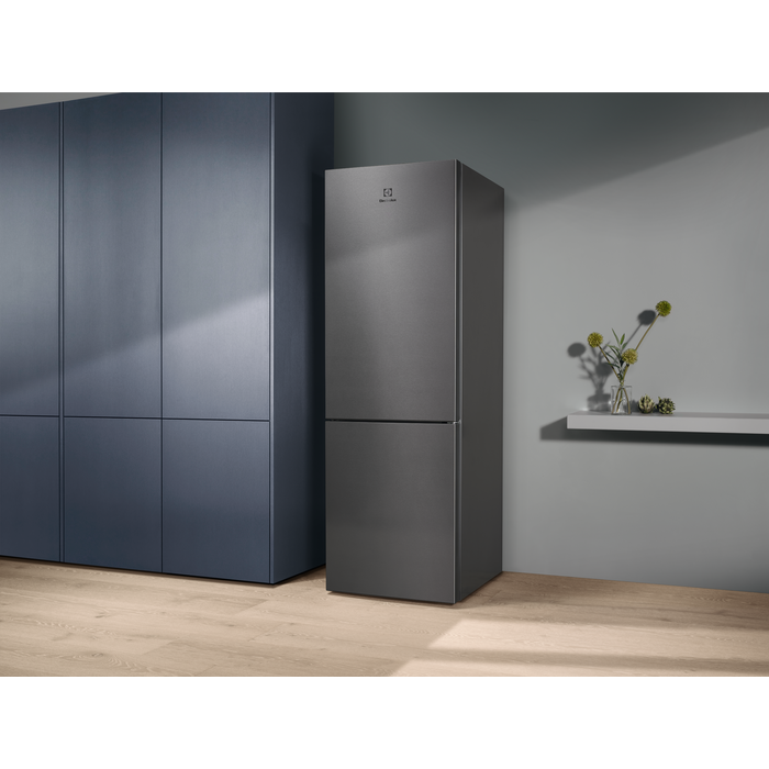 Electrolux - Volně stojící chladničky s mrazákem - LNT5ME32U1