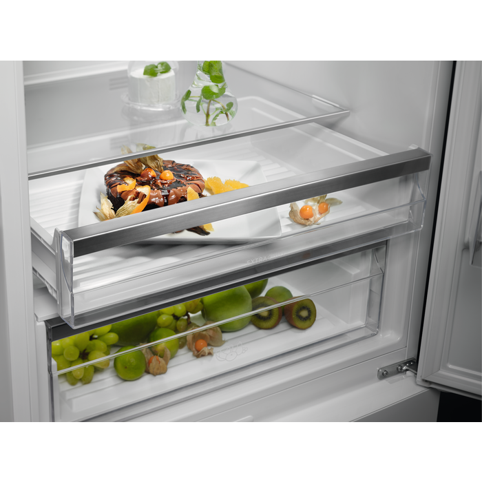 Electrolux - Volně stojící chladničky s mrazákem - LNT7ME46X2