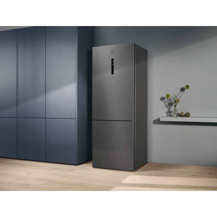 Electrolux - Volně stojící chladničky s mrazákem - LNT7ME46X2