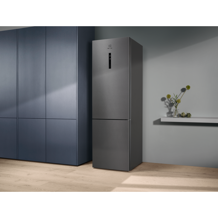 Electrolux - Volně stojící chladničky s mrazákem - LNT7ME36X3