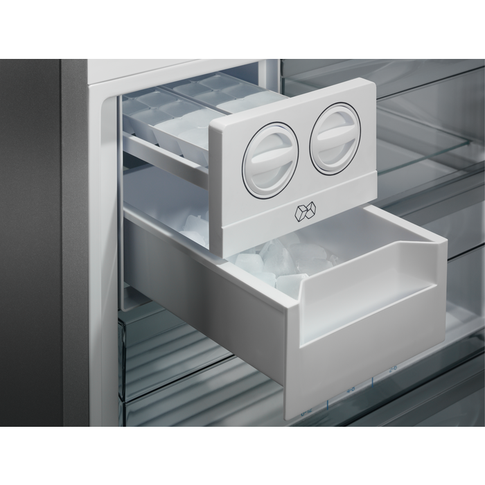 Electrolux - Volně stojící chladničky s mrazákem - LNT7ME46X2