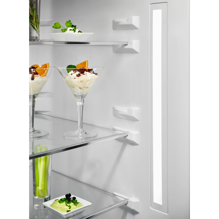 Electrolux - Volně stojící chladničky s mrazákem - LNT7ME36X3