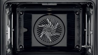 Čistý vnitřek trouby Electrolux