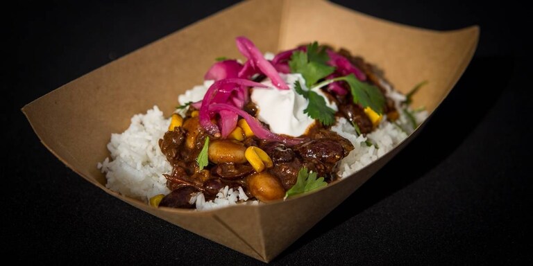 Chili con Carne s nakládanou cibulkou
