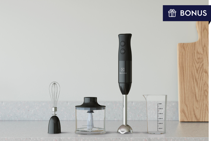 Tyčový mixer Electrolux s příslušenstvím.