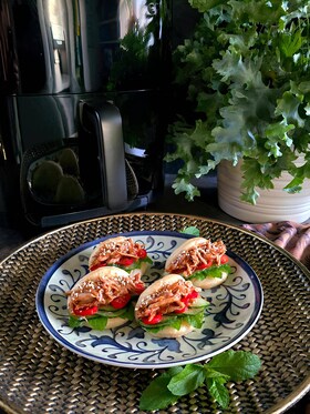 Bao Buns s trhaným kachním masem a mátou